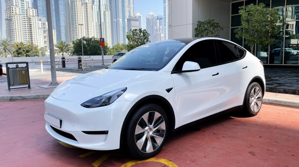 Picture Tesla Model Y Long Range 2022 